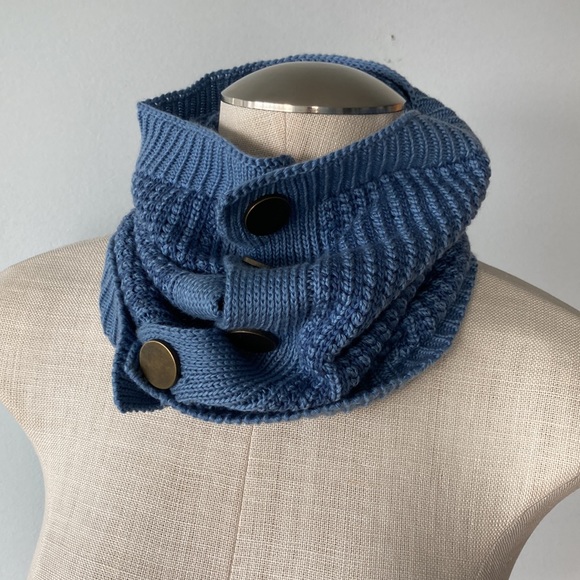 Simply Noelle blue knit neck warmer with buttons NWOT - Picture 5 of 6